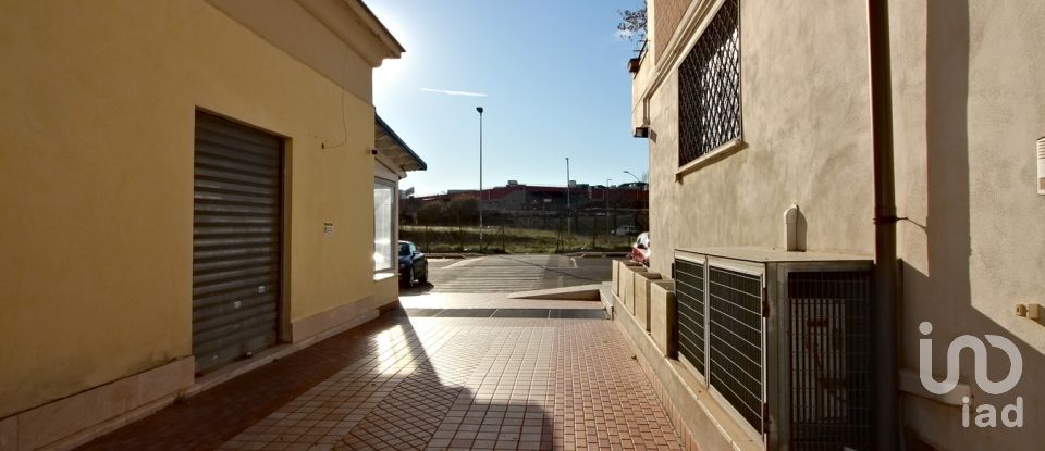 Workshop of 30 m² in Pomezia (00071)