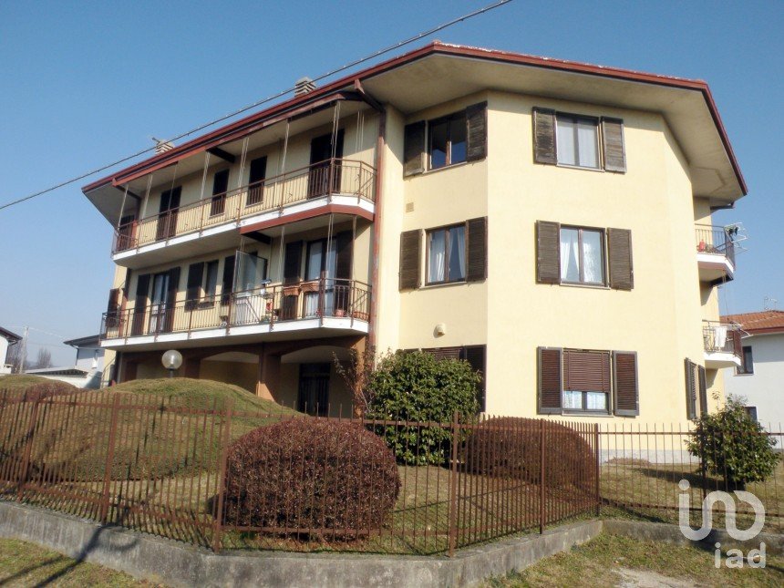 Three-room apartment of 107 m² in Oleggio Castello (28040)