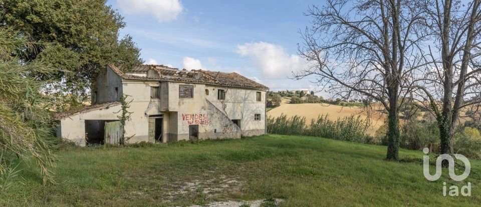 Country house 6 rooms of 223 m² in Montefano (62010)
