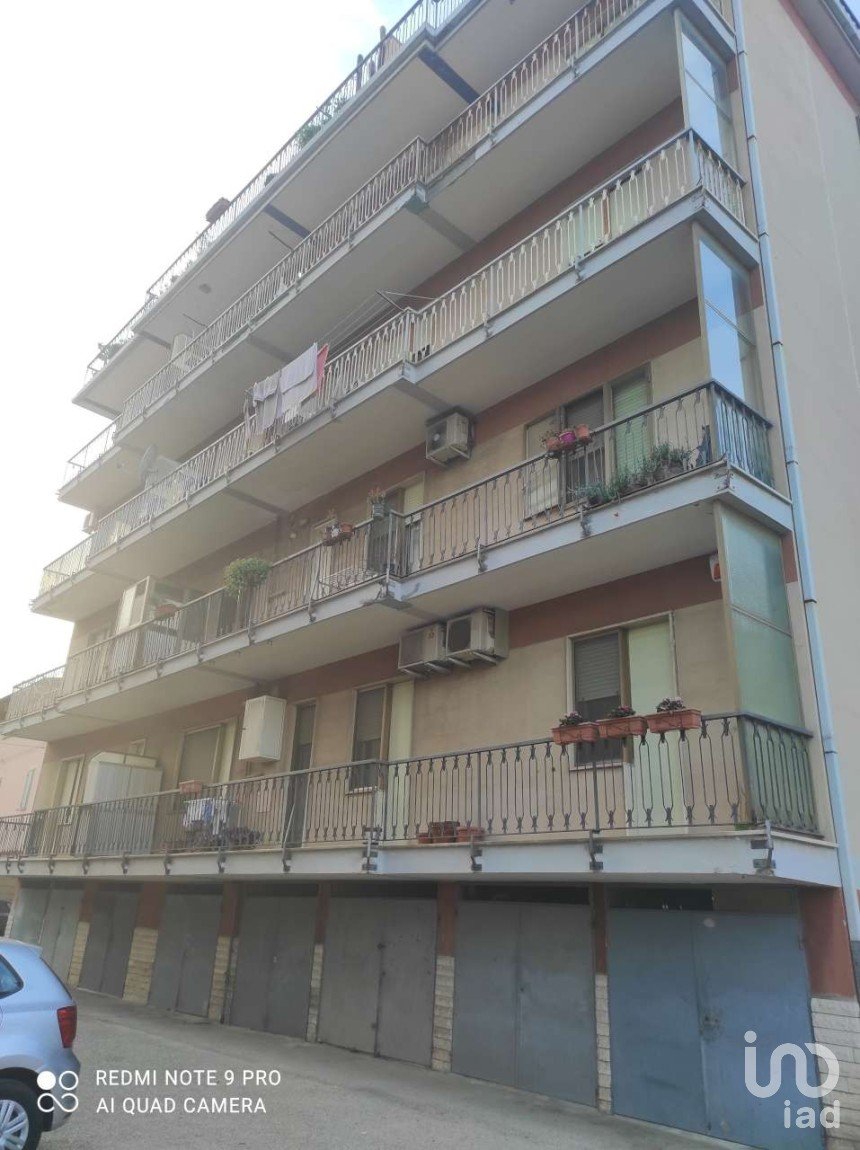 Apartment 7 rooms of 97 m² in Pescara (65129)