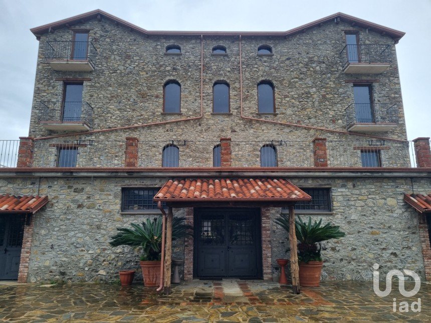 Building of 1,000 m² in Casal Velino (84040)