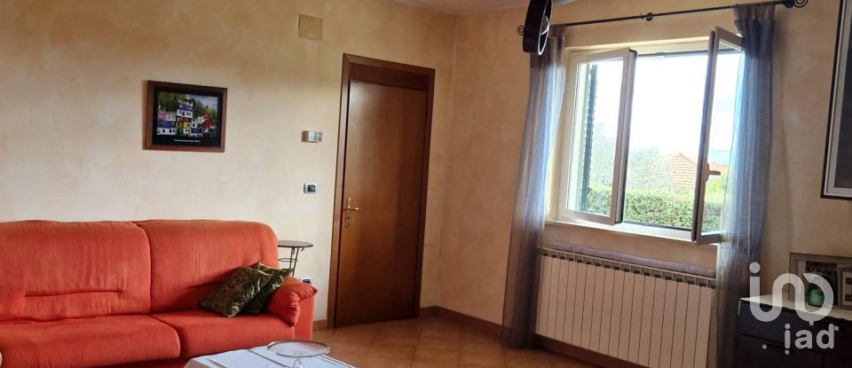 Lodge 8 rooms of 224 m² in Mosciano Sant'Angelo (64023)