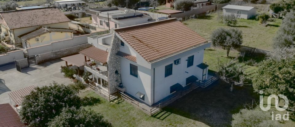 Villa Bifamiliare 9 locali di 270 m² in Nettuno (00048)