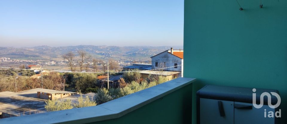 Apartment 6 rooms of 69 m² in Rosciano (65020)