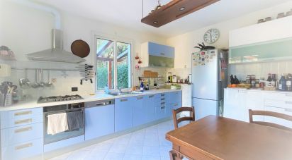 Casale 13 locali di 295 m² in Civezza (18017)