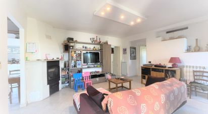 Casale 13 locali di 295 m² in Civezza (18017)