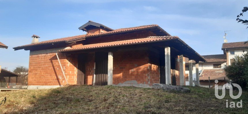 Farm 5 rooms of 450 m² in Agrate Conturbia (28010)