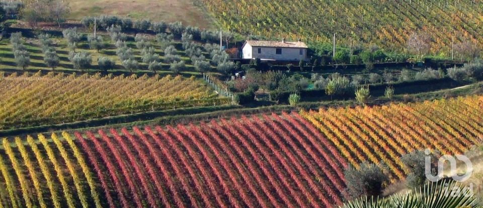 Farm 6 rooms of 160 m² in Monteprandone (63076)