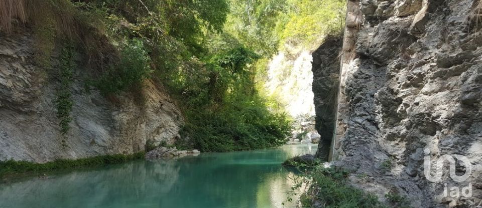 Farm 6 rooms of 160 m² in Monteprandone (63076)