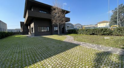 Capannone di 550 m² in Civitanova Marche (62012)
