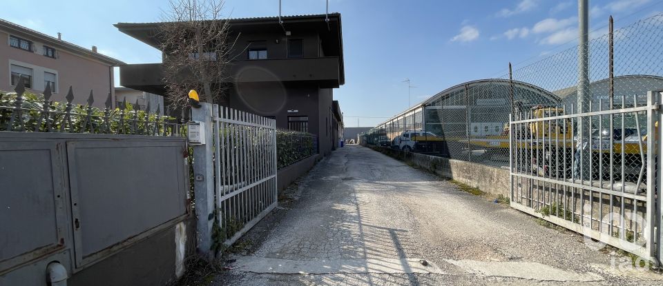Warehouse of 550 m² in Civitanova Marche (62012)
