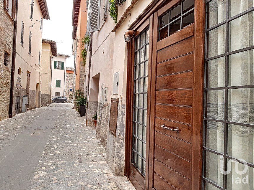 Two-room apartment of 67 m² in Foligno (06034)