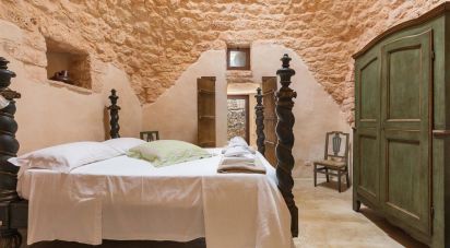 Trullo 10 locali di 380 m² in Cisternino (72014)