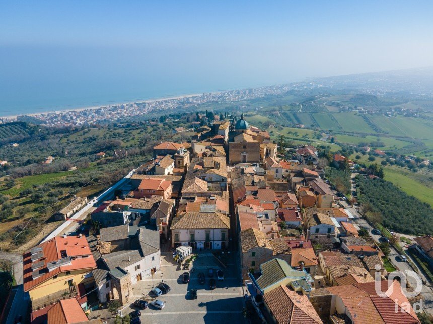 Casa indipendente / Villa 30 locali di 800 m² in Roseto degli Abruzzi (64026)