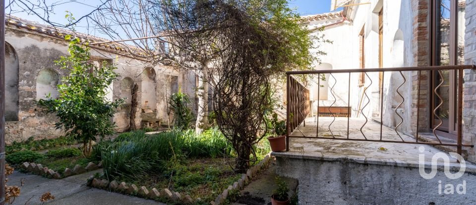 Casa indipendente / Villa 30 locali di 800 m² in Roseto degli Abruzzi (64026)