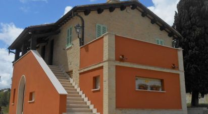 Villa 8 locali di 240 m² in Offida (63073)