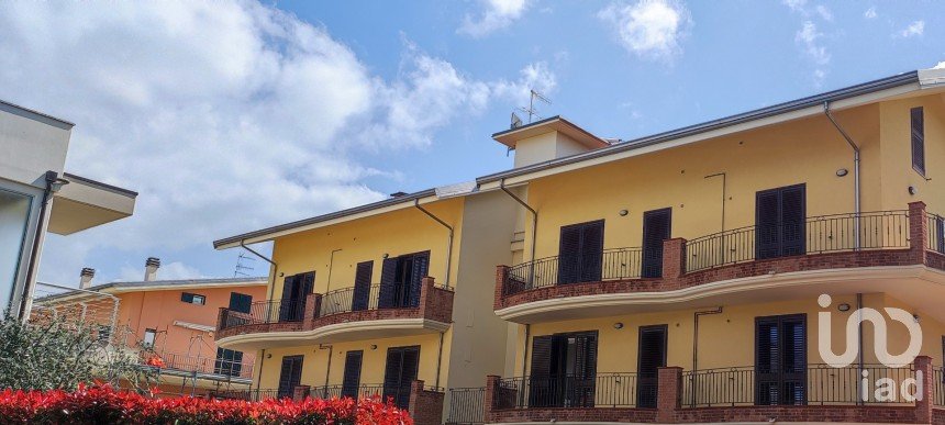 Hotel 6 rooms of 96 m² in Giulianova (64021)