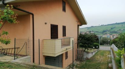 Villa Bifamiliare 11 locali di 450 m² in Pineto (64025)