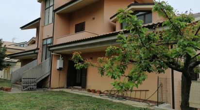 Villa Bifamiliare 11 locali di 450 m² in Pineto (64025)