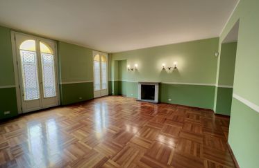 Four-room apartment of 200 m² in Torino (10121)