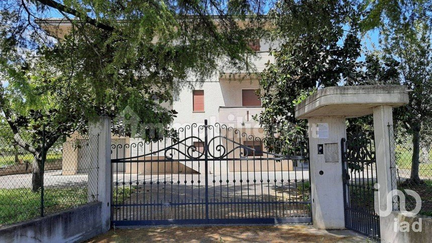 Casa indipendente / Villa 7 locali di 336 m² in Nereto (64015)