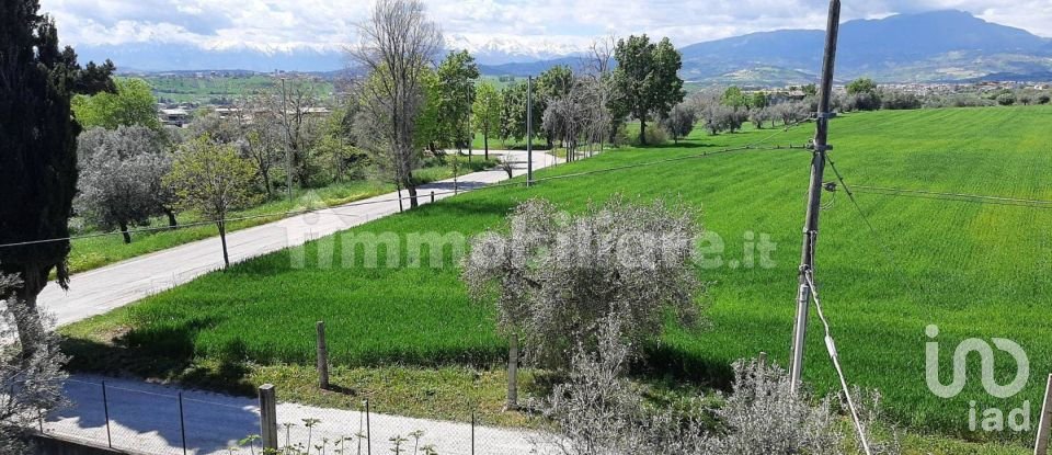 Casa indipendente / Villa 7 locali di 336 m² in Nereto (64015)