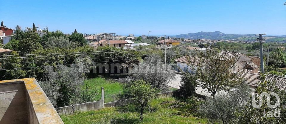 Casa indipendente / Villa 7 locali di 336 m² in Nereto (64015)