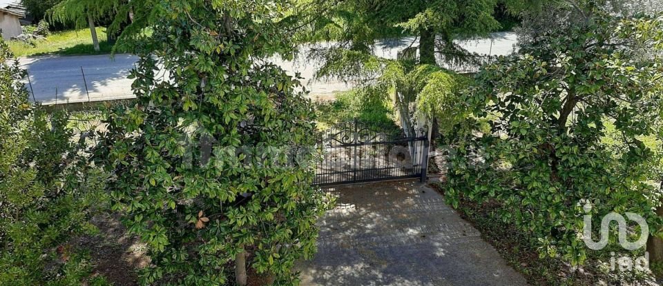 Casa indipendente / Villa 7 locali di 336 m² in Nereto (64015)