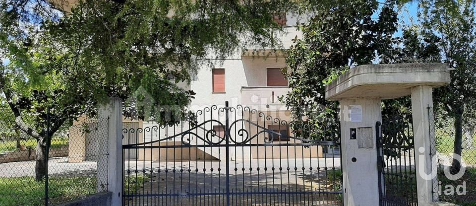 Casa indipendente / Villa 7 locali di 336 m² in Nereto (64015)