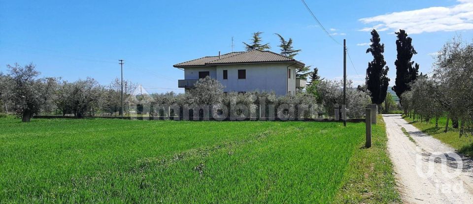Casa indipendente / Villa 7 locali di 336 m² in Nereto (64015)