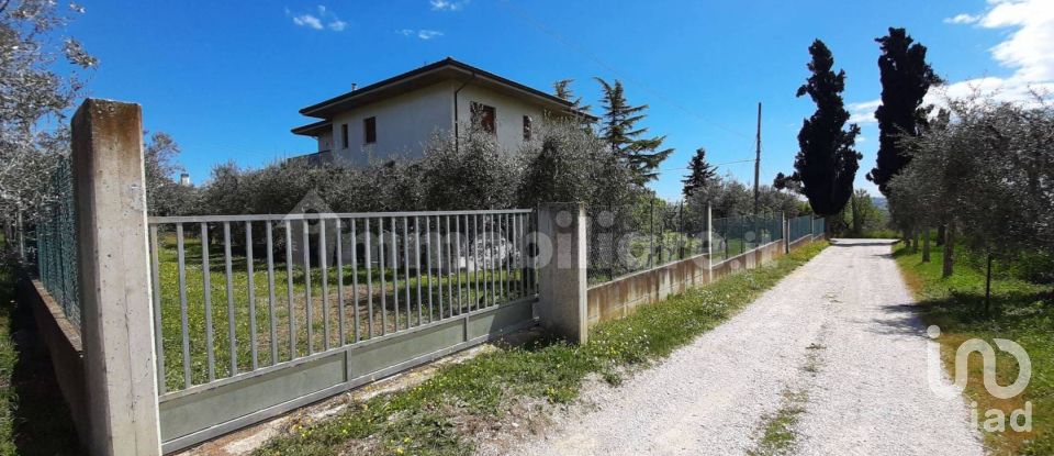Casa indipendente / Villa 7 locali di 336 m² in Nereto (64015)