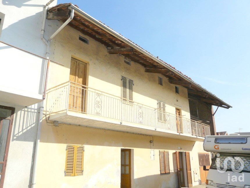 Casa 7 locali di 200 m² in Alice Castello (13040)