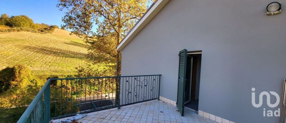 Casa indipendente / Villa 7 locali di 218 m² in Montalto delle Marche (63068)