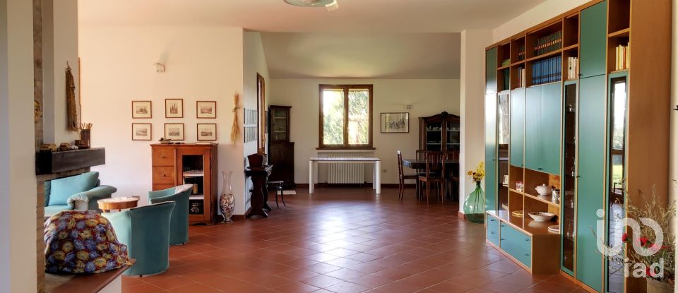 House 10 rooms of 360 m² in Tavullia (61010)