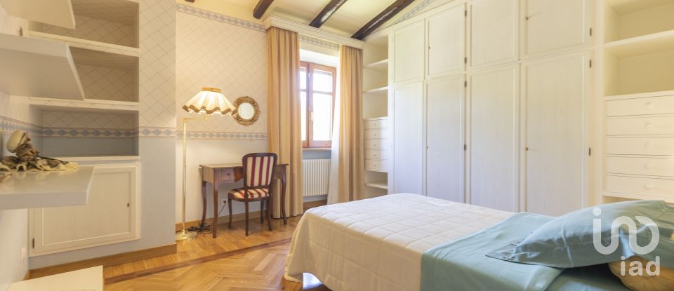 Farm 8 rooms of 426 m² in Montegranaro (63812)