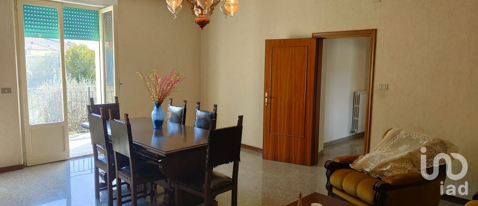 Casa indipendente / Villa 8 locali di 272 m² in Cossignano (63067)