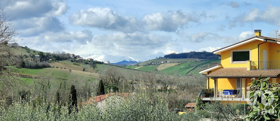 Casa indipendente / Villa 8 locali di 272 m² in Cossignano (63067)