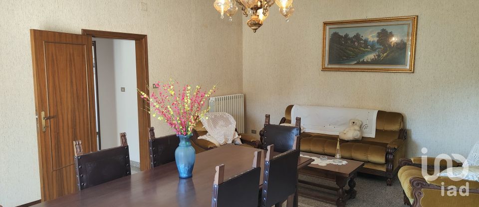 Casa indipendente / Villa 8 locali di 272 m² in Cossignano (63067)