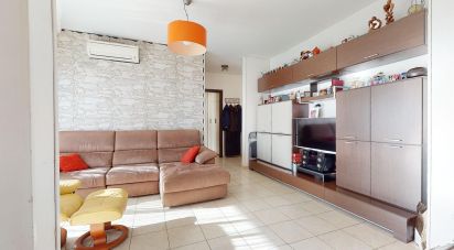 Apartment 5 rooms of 80 m² in Genova (16159)