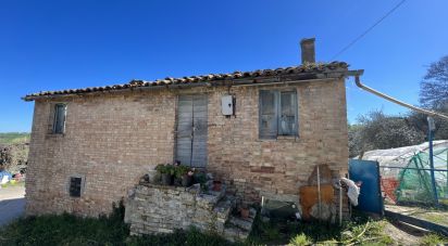 House 8 rooms of 300 m² in Petritoli (63848)