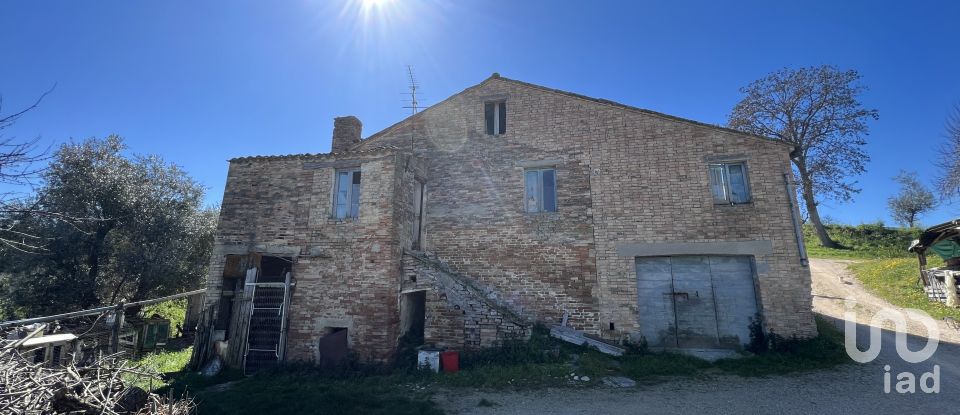 House 8 rooms of 300 m² in Petritoli (63848)