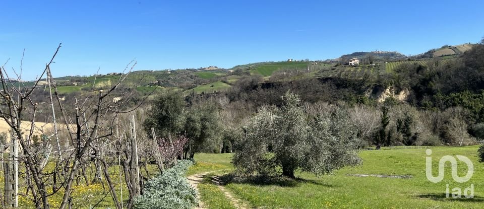 House 8 rooms of 300 m² in Petritoli (63848)