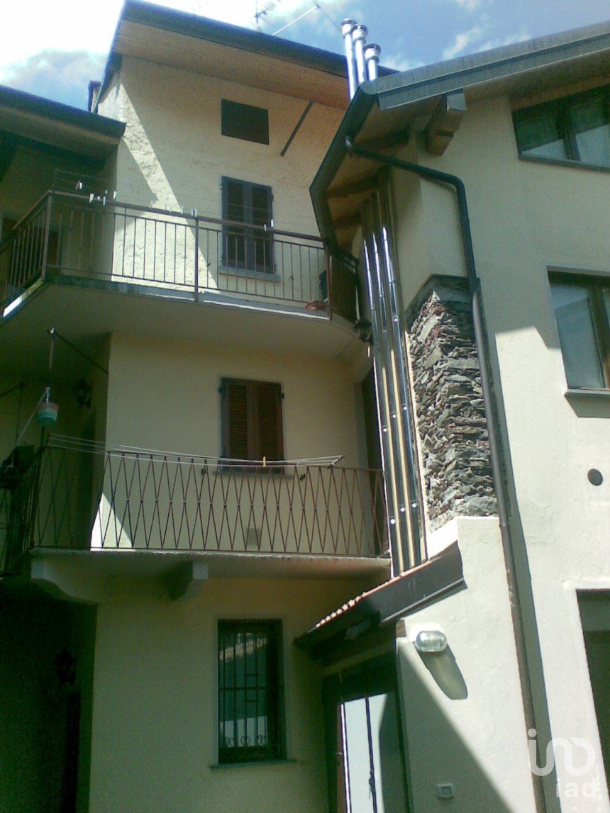 Retail property of 388 m² in Brovello-Carpugnino (28833)