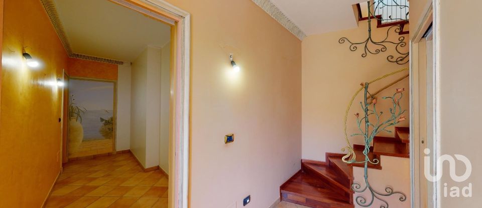 House 15 rooms of 420 m² in Ospedaletti (18014)