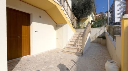 Town house 9 rooms of 180 sq m in Osimo (60027)