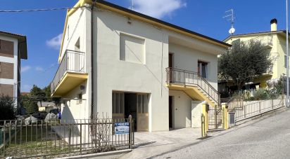 Town house 9 rooms of 180 sq m in Osimo (60027)