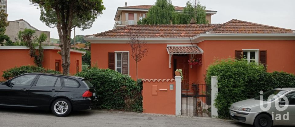 Casale 5 locali di 95 m² in Senigallia (60010)