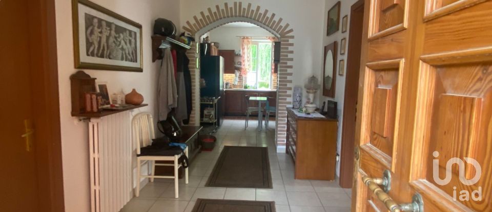 Casale 5 locali di 95 m² in Senigallia (60010)