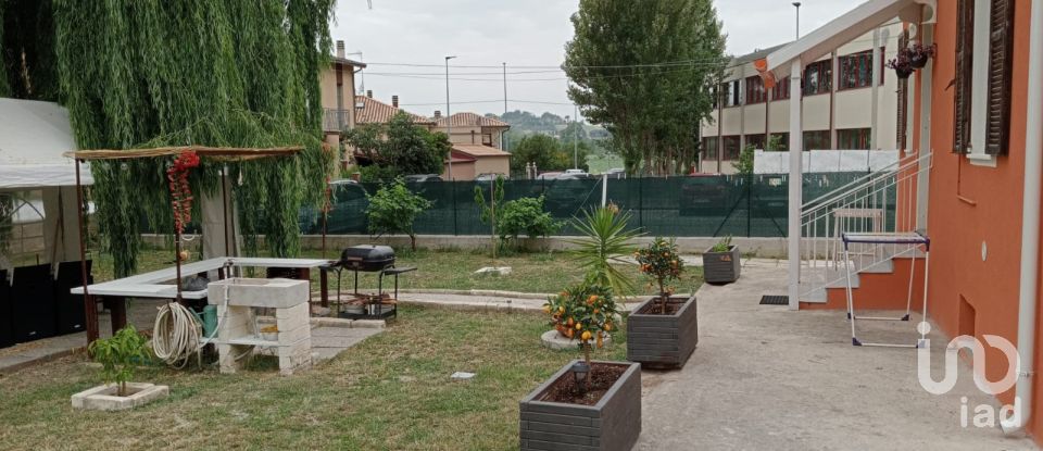 Casale 5 locali di 95 m² in Senigallia (60010)