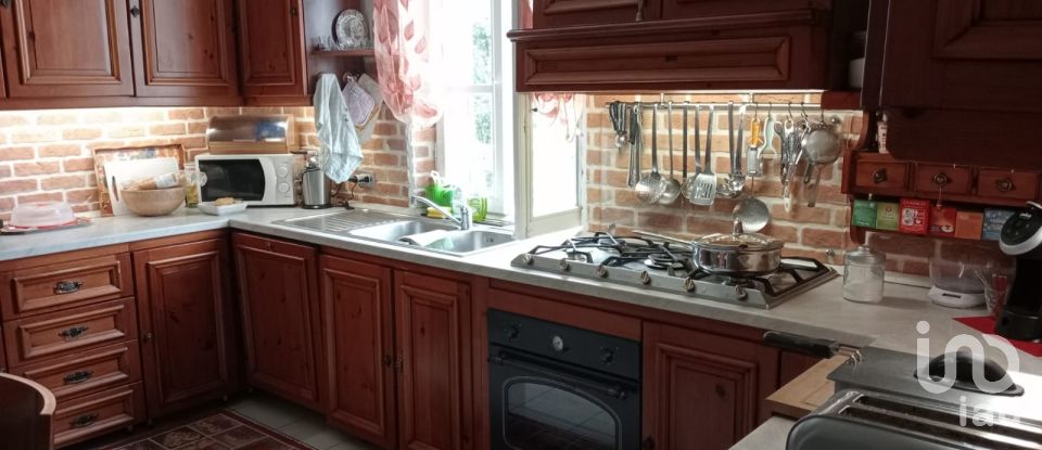 Casale 5 locali di 95 m² in Senigallia (60010)